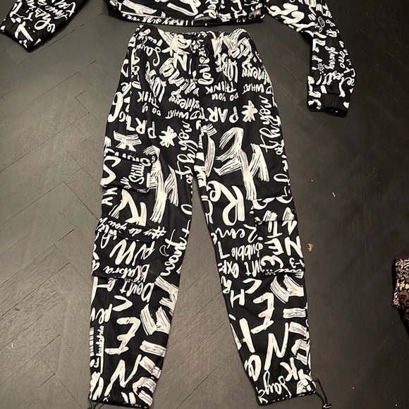L”Rev37 sweatsuit NWT 2 piece - Picture 4 of 4